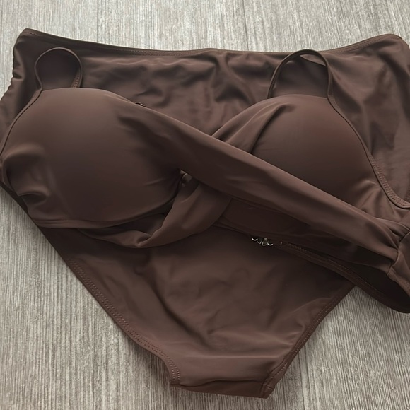 Brown BIKINI SET ADJUSTABLE STRAPS on top; metal hook closure in back - Picture 13 of 14